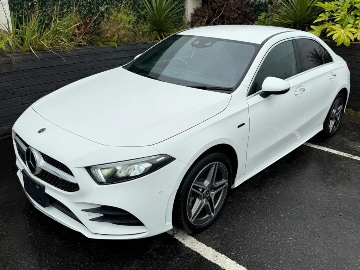 Mercedes-Benz A-Class A250e 1.33 PHEV / AMG LINE / - Image 4