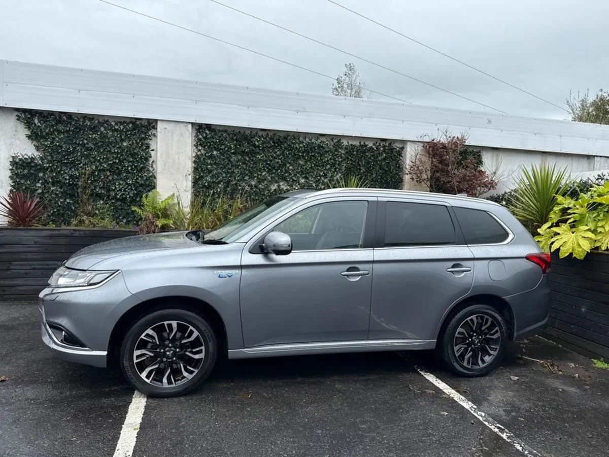 Mitsubishi Outlander 2.0 PHEV HYBRID / GX4H HIGH S - Image 3