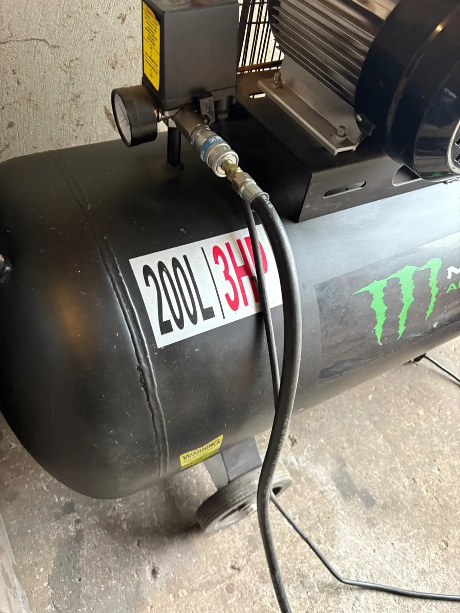 Garage equipment - Image 1