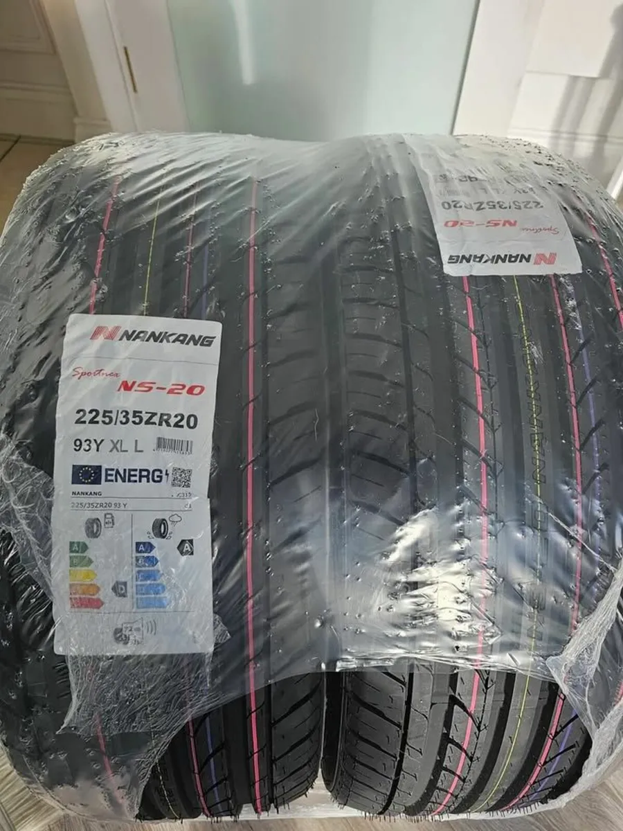 Tyres R20 225/30 NanKang