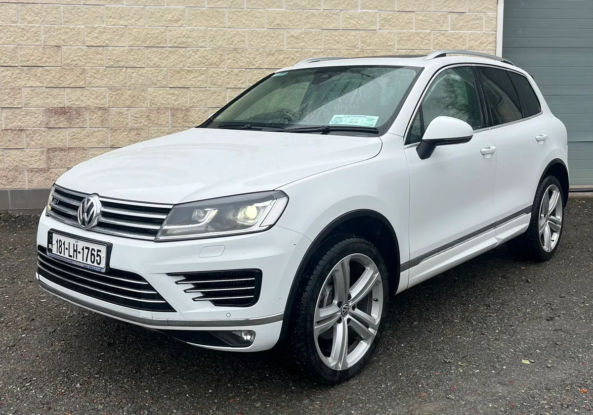 2018 VW TOUAREG R-Line - Image 2