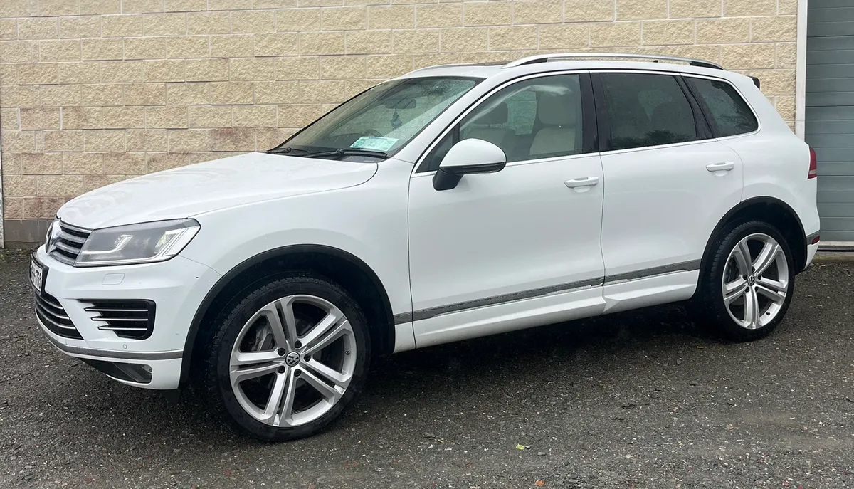 2018 VW TOUAREG R-Line - Image 4