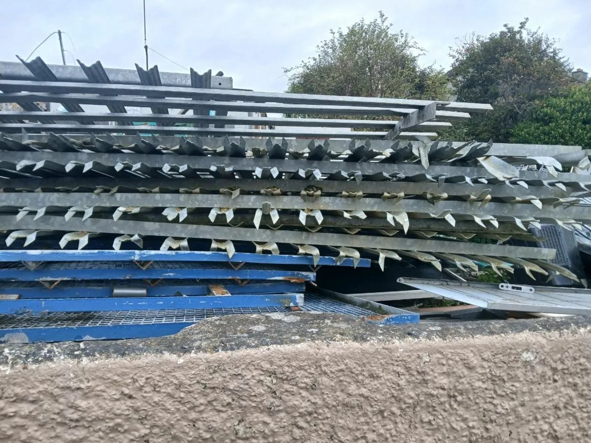 Fencing panels - Image 3