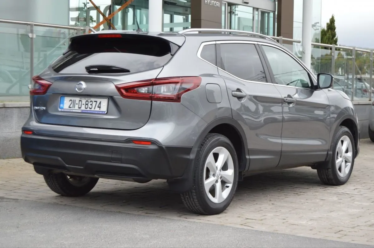 Nissan QASHQAI 1.3 PET SE . Low Mileage - Image 4