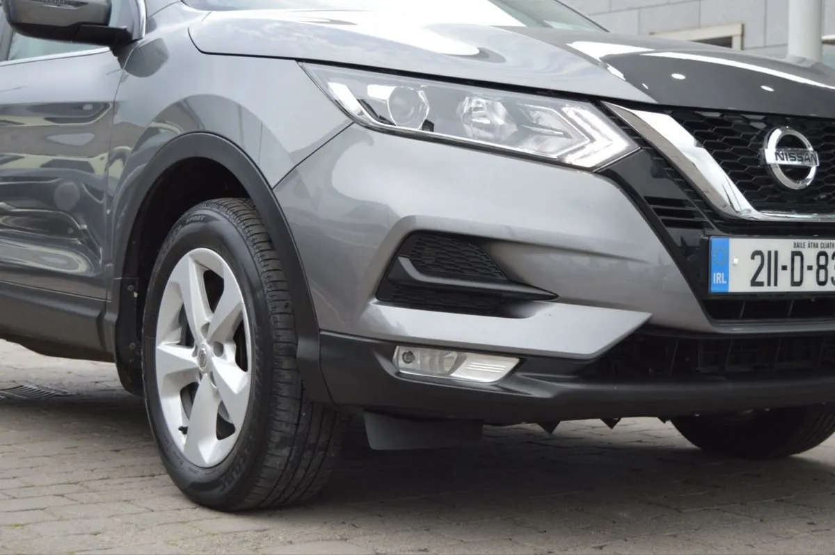 Nissan QASHQAI 1.3 PET SE . Low Mileage - Image 3