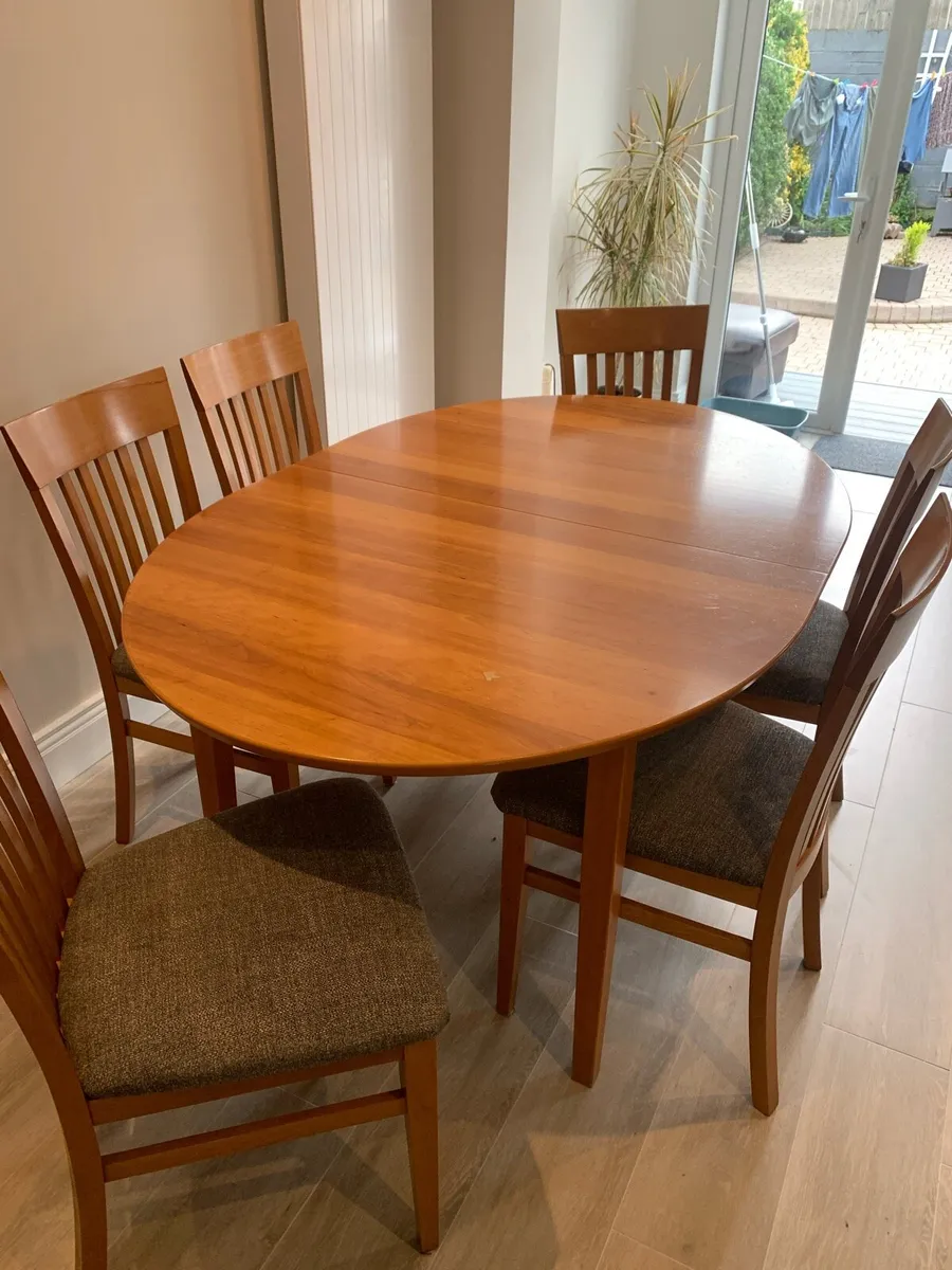 Dining room table & 6 chairs - Image 2