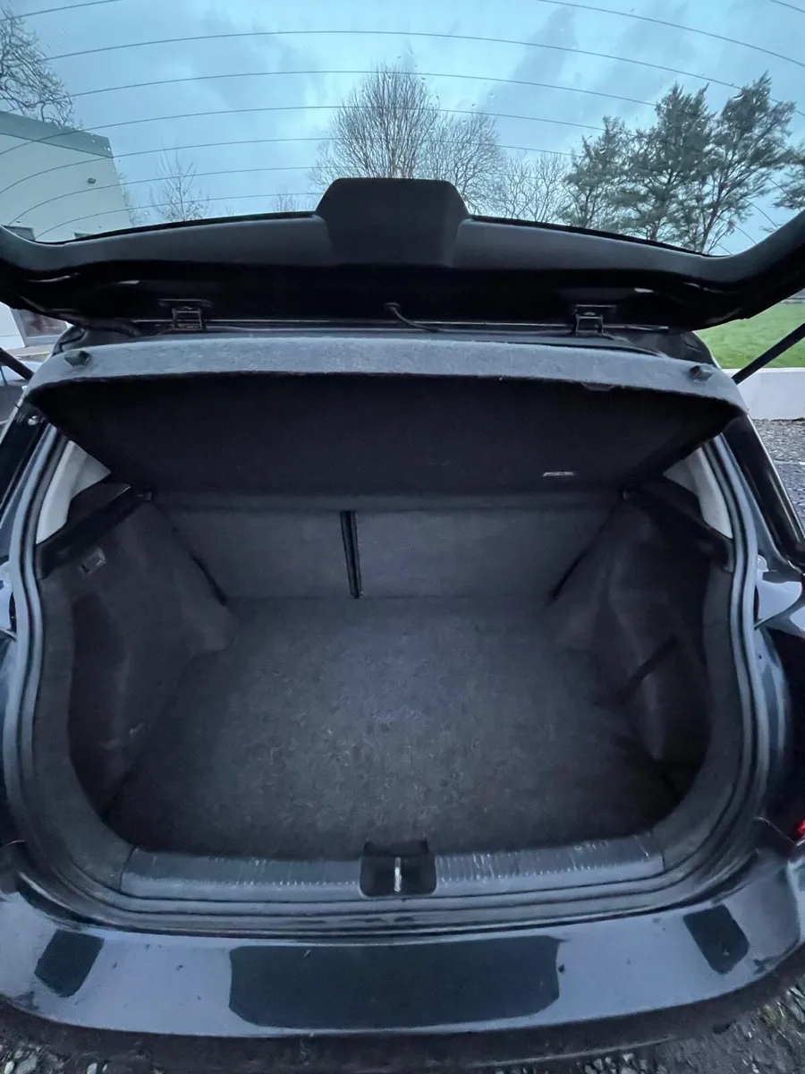 Car - Image 4