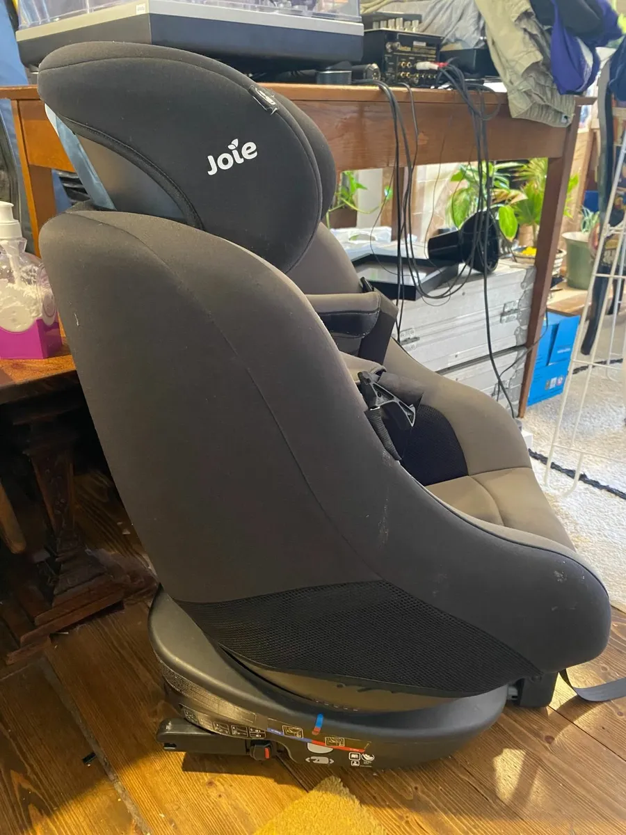 FREE Child Car Seat (collect from D8) - Image 1