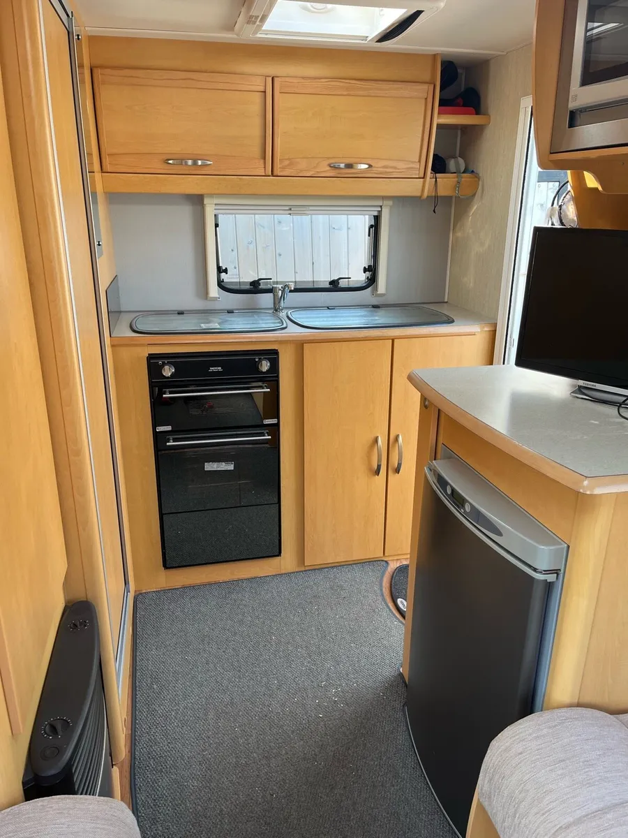 Caravan - Image 3