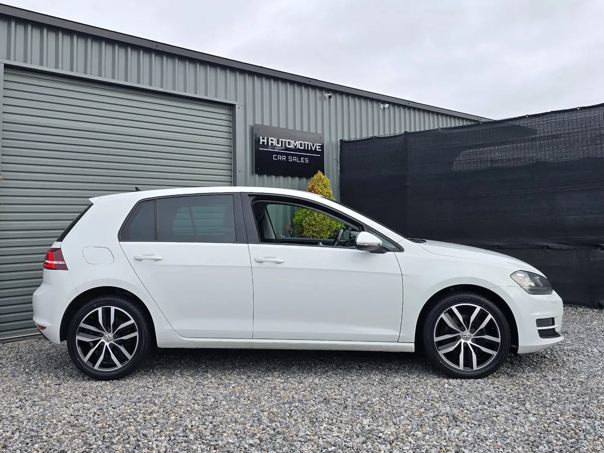 2017 VOLKSWAGEN GOLF HIGHLINE 1.4 TSI AUTO - Image 4
