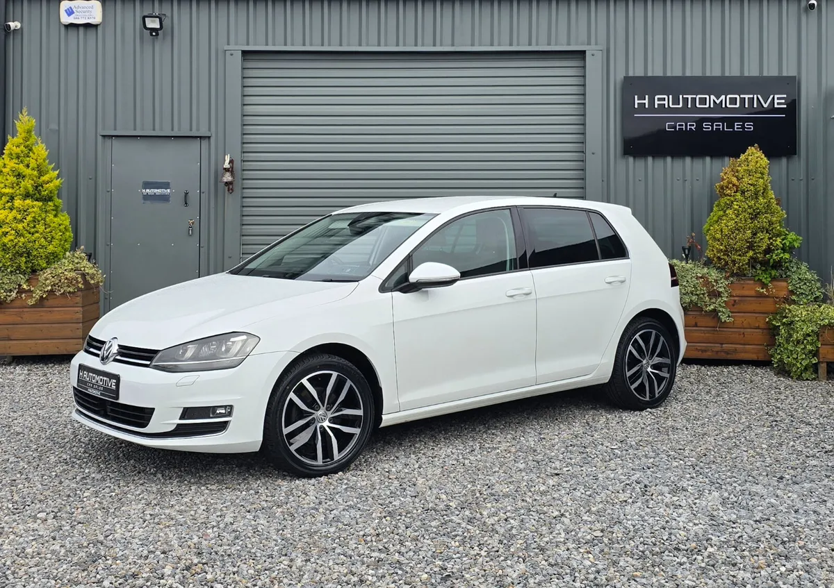 2017 VOLKSWAGEN GOLF HIGHLINE 1.4 TSI AUTO - Image 1