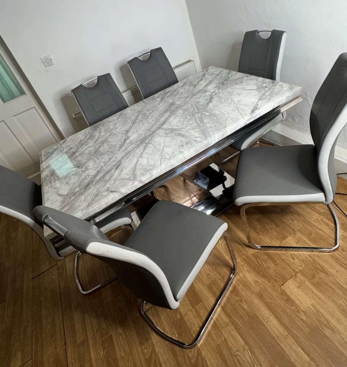 Dining table set