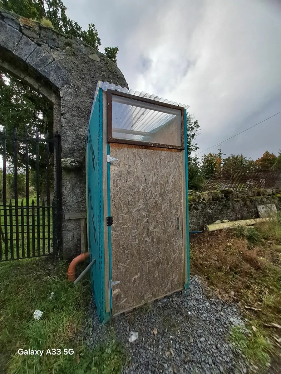 Site toilet - Image 4