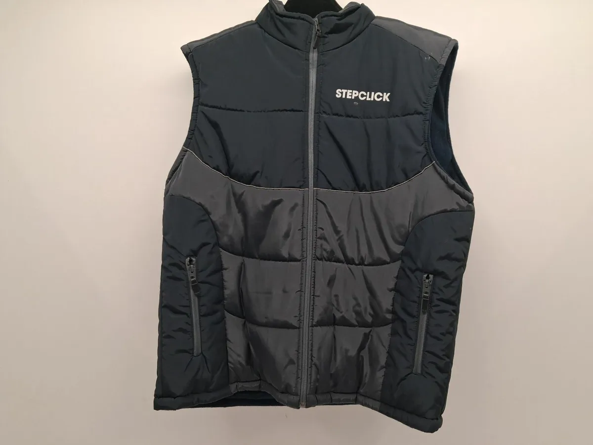 Online Auction Of A Sleeveless Bomber Jacket - Image 1