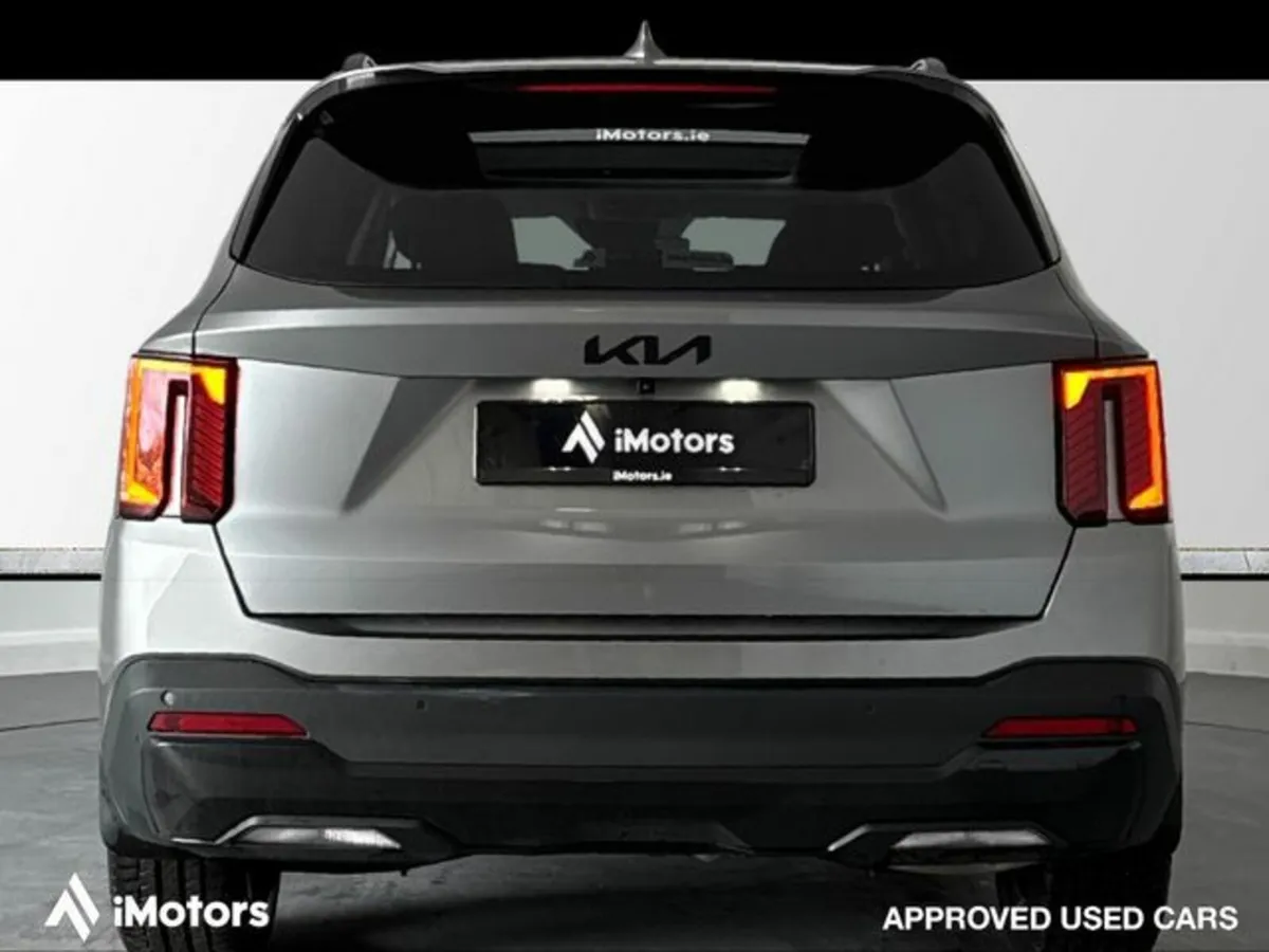 Kia Sorento Black Edition Styling PHEV PE 7 Seater - Image 4