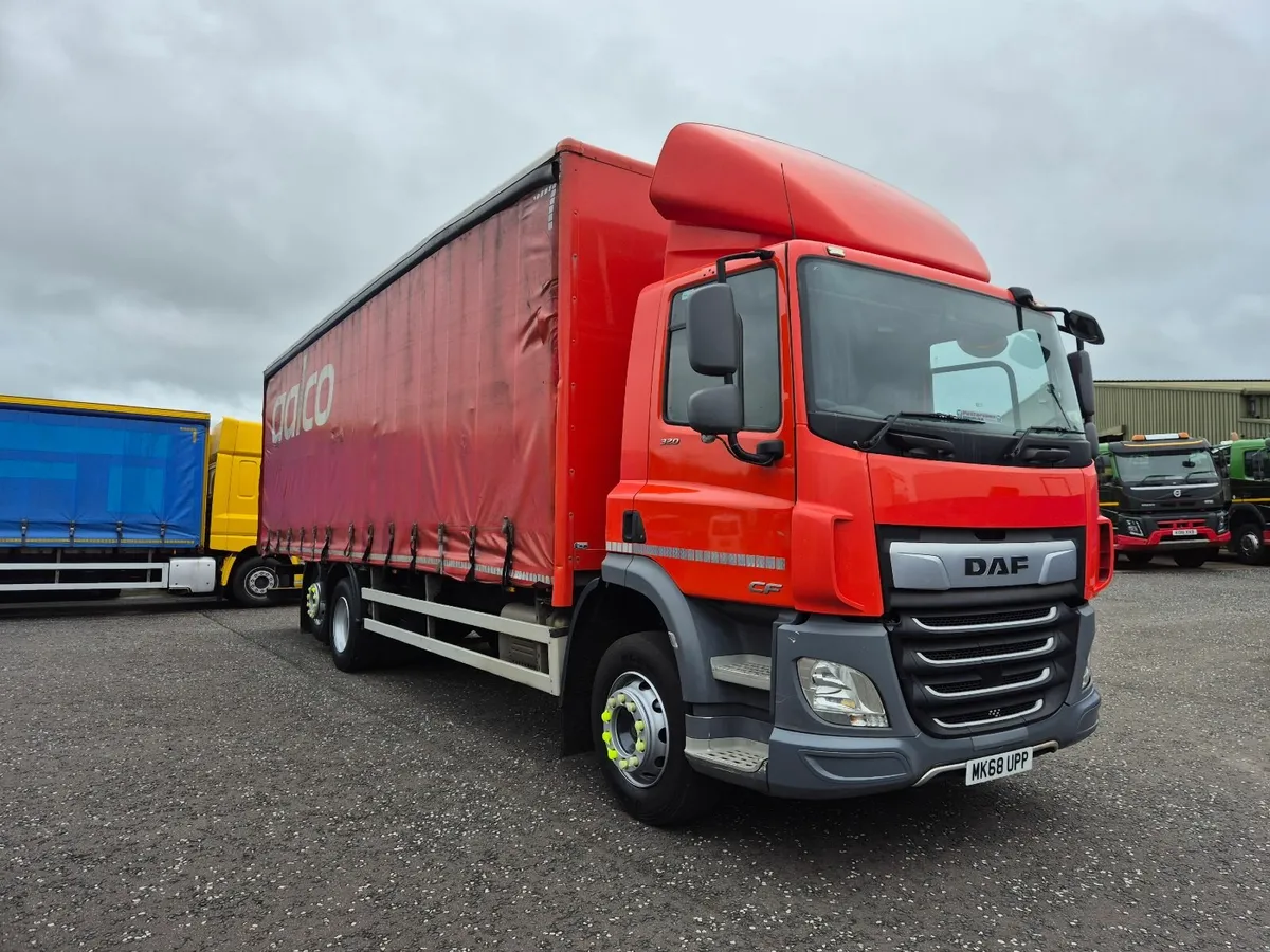 2018(Dec) Daf CF320 6x2 8sp manual rear lift - Image 2