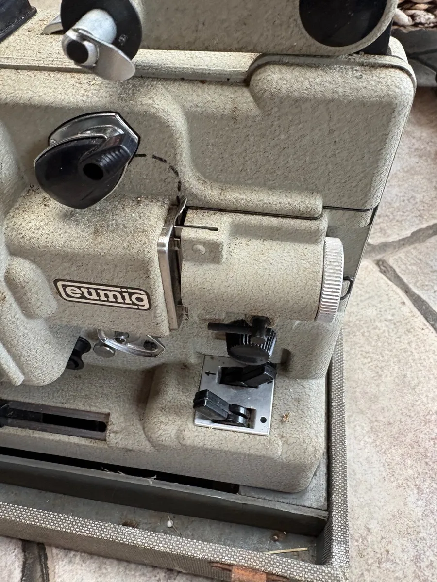 Eumig P8 Automatic 1957 Video Projector - Image 1