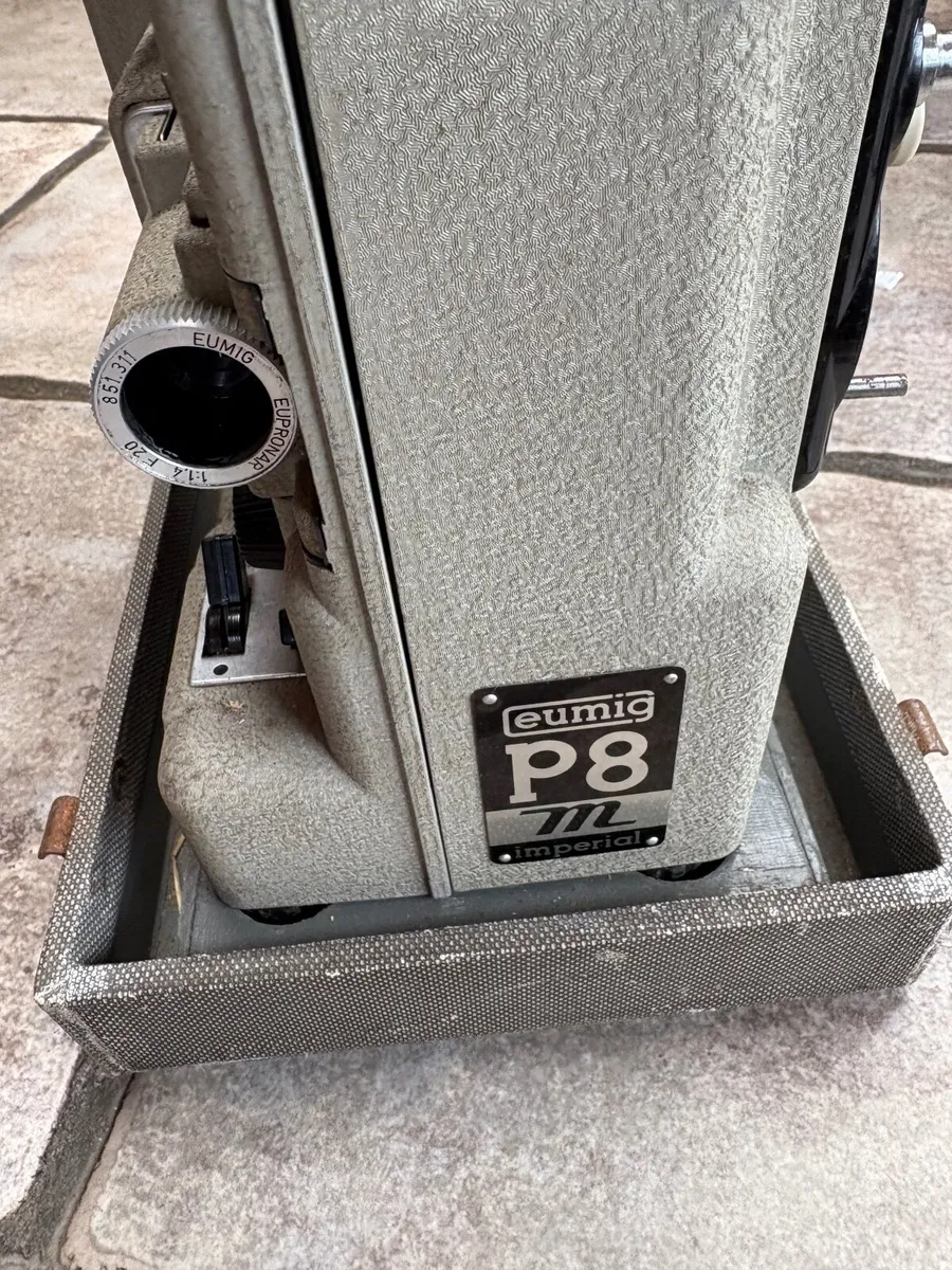 Eumig P8 Automatic 1957 Video Projector - Image 2