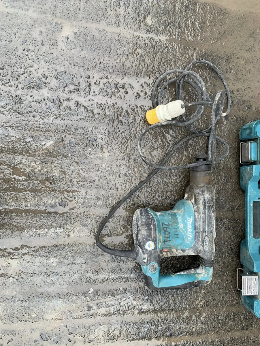 Makita  110V Breaker - Image 3