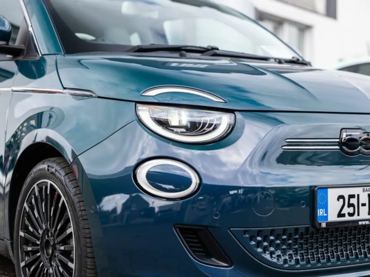 Fiat 500e LA PRIMA - Image 4