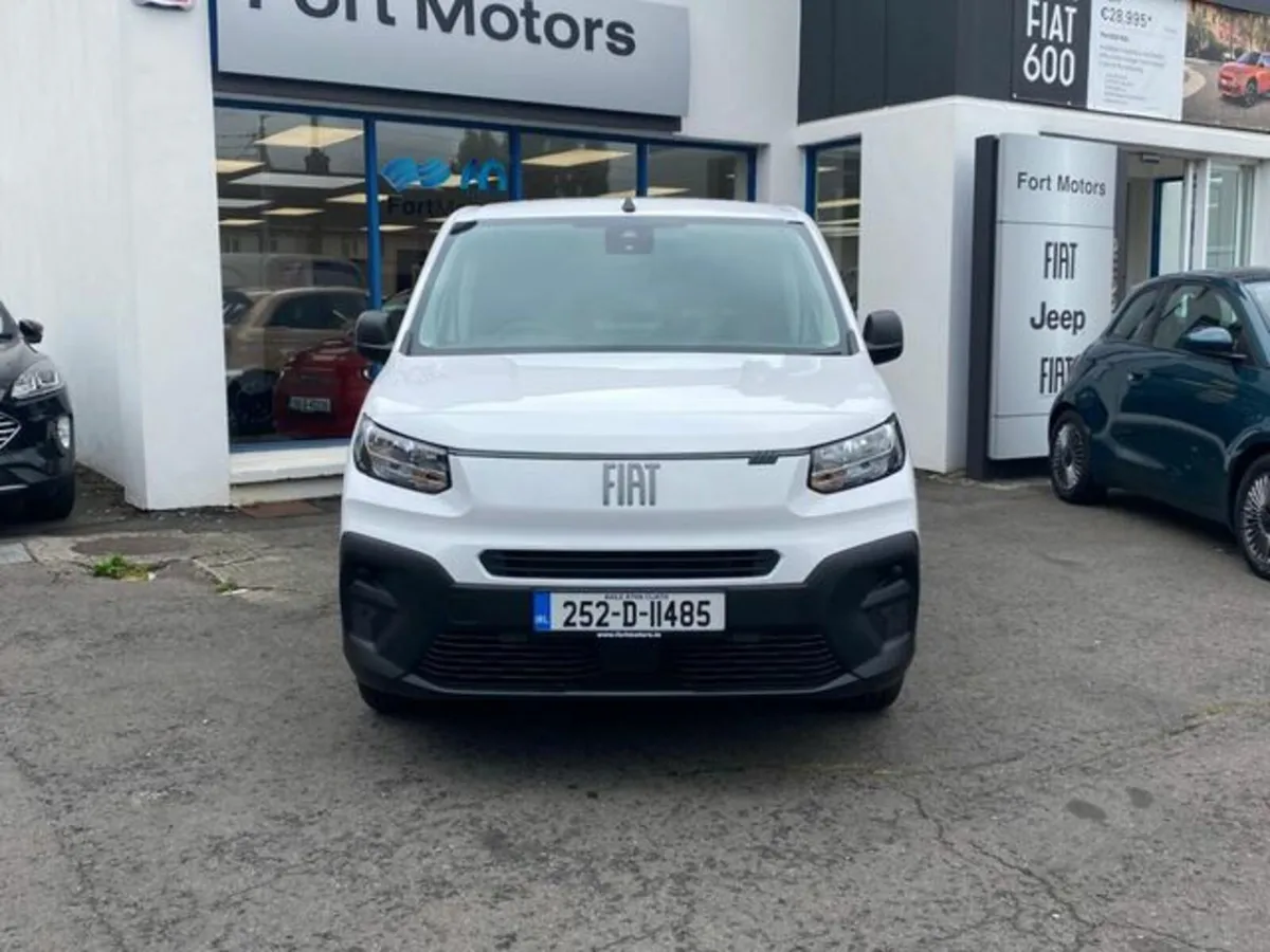 Fiat Doblo SWB 1 5 100HP 650KG 4DR - Image 2