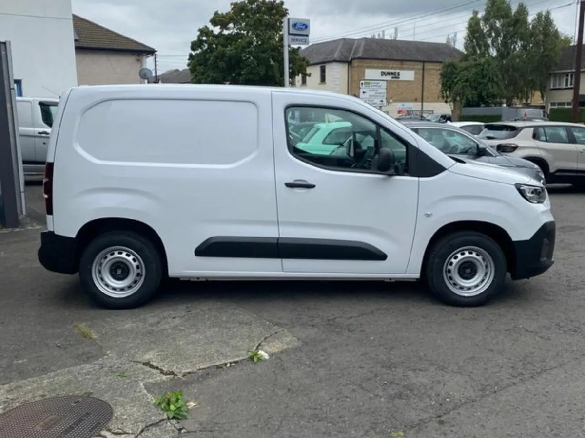 Fiat Doblo SWB 1 5 100HP 650KG 4DR - Image 4