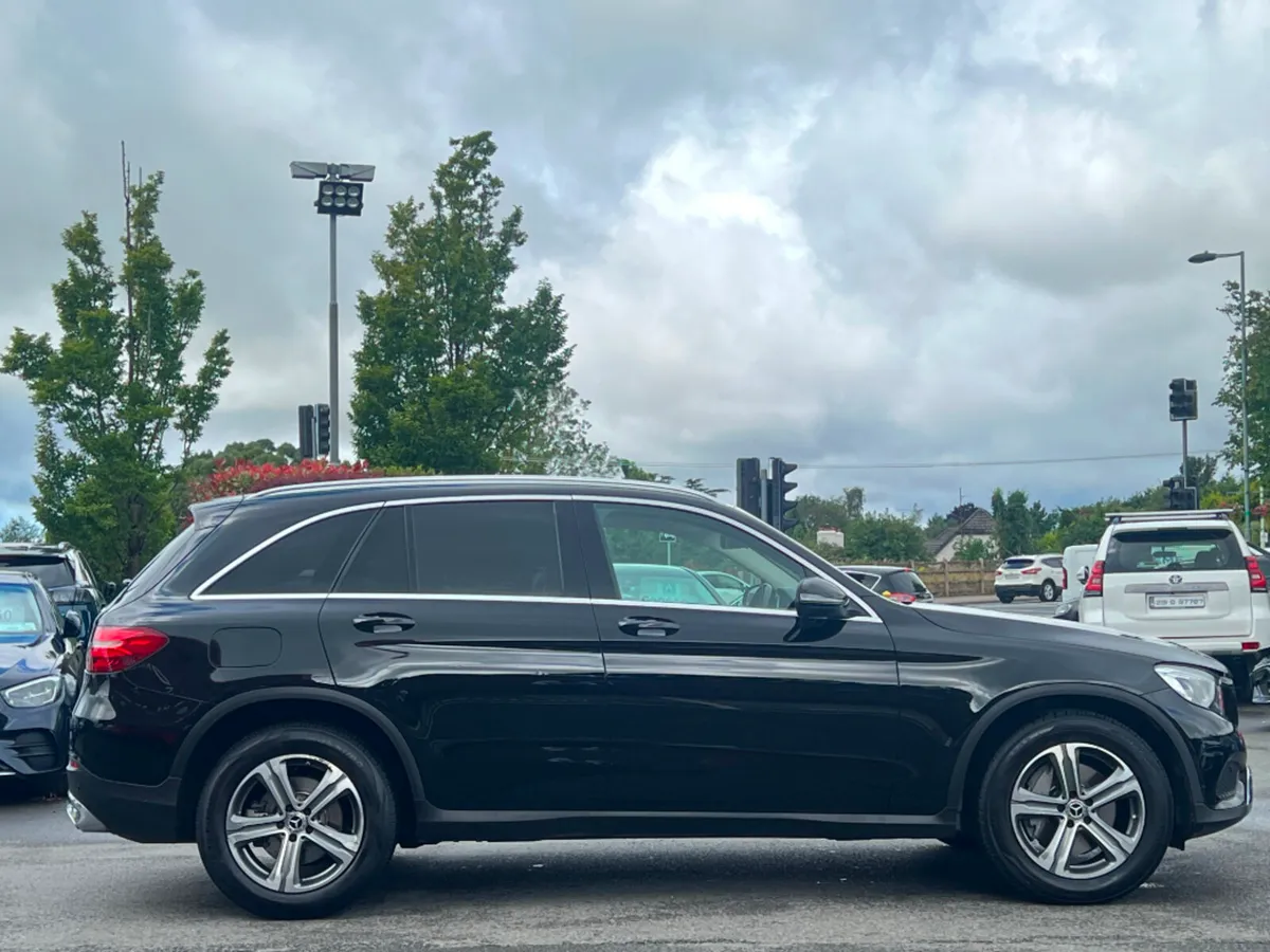 Mercedes-Benz GLC 220D 4MATIC AUTO *FSH* - Image 4