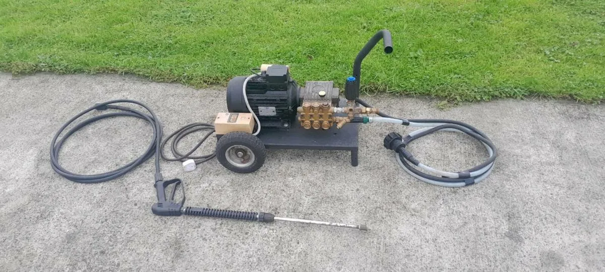 INTERPUMP PRESSURE WASHER 240V - Image 2