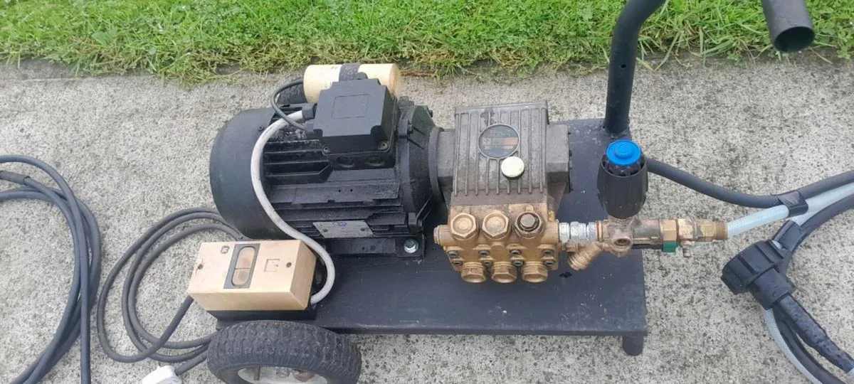 INTERPUMP PRESSURE WASHER 240V - Image 3