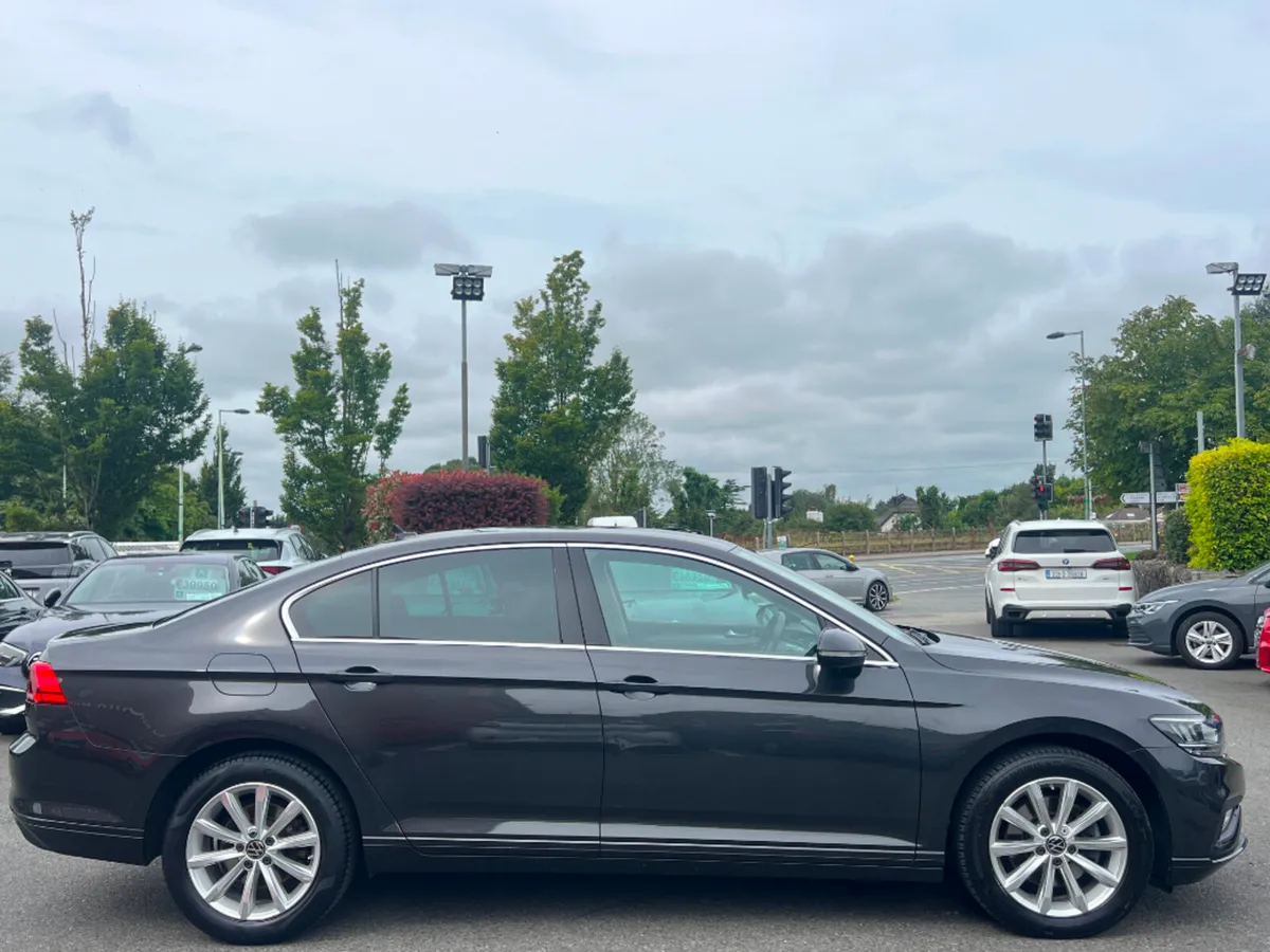 Volkswagen Passat 2.0 TDI BUSINESS AUTO *LOW KMS* - Image 4