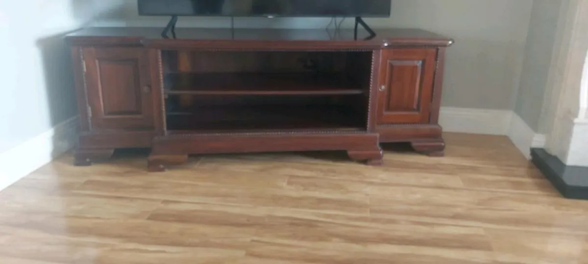 TV cabinet - Image 1