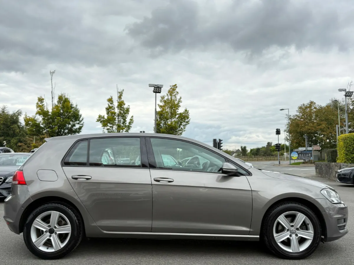 Volkswagen Golf HIGHLINE 1.6TDI 105BHP 5DR *LOW KM - Image 4