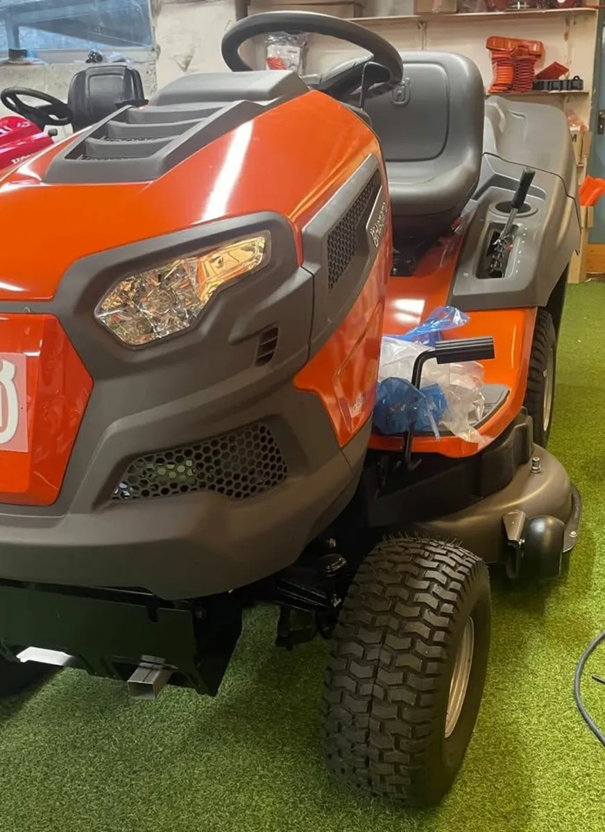 Husqvarna TC242T Ride on lawnmower - Image 2