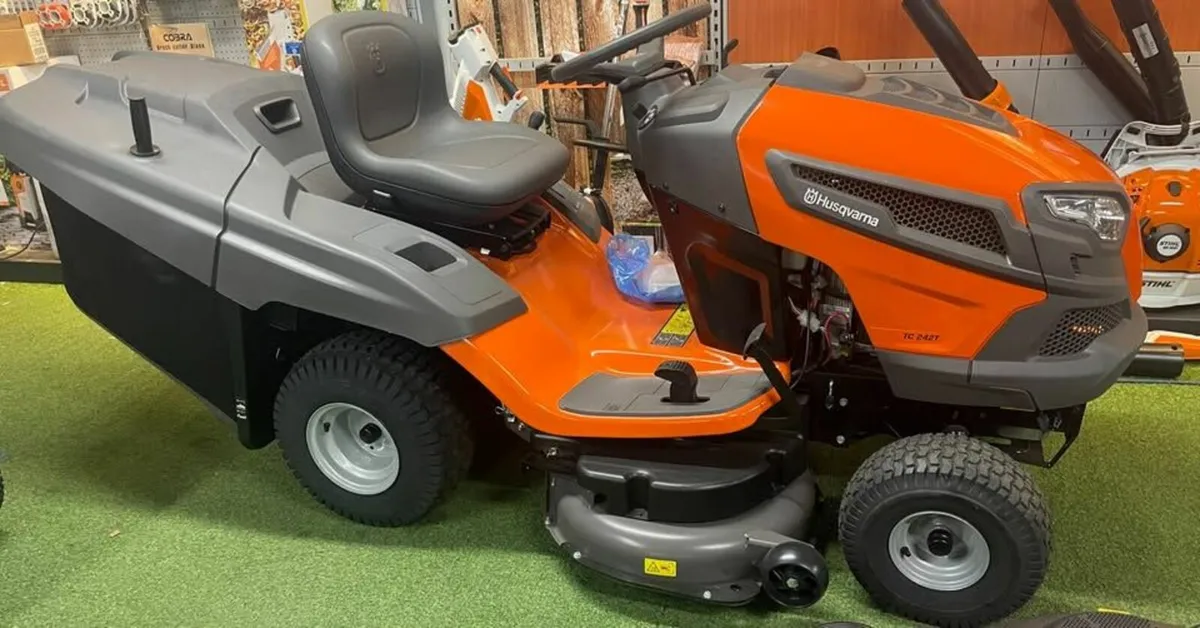 Husqvarna TC242T Ride on lawnmower - Image 3