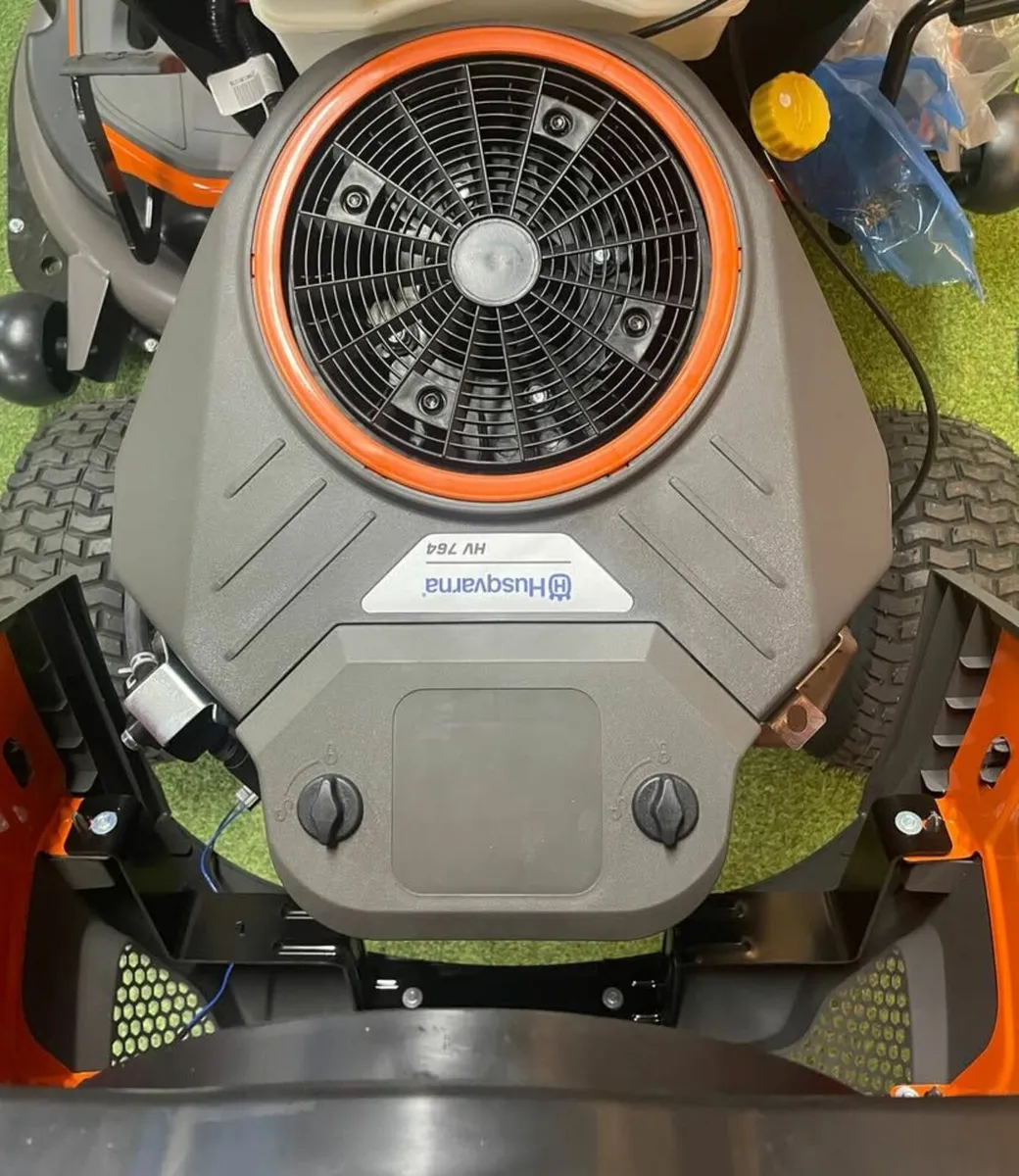 Husqvarna TC242T Ride on lawnmower - Image 4