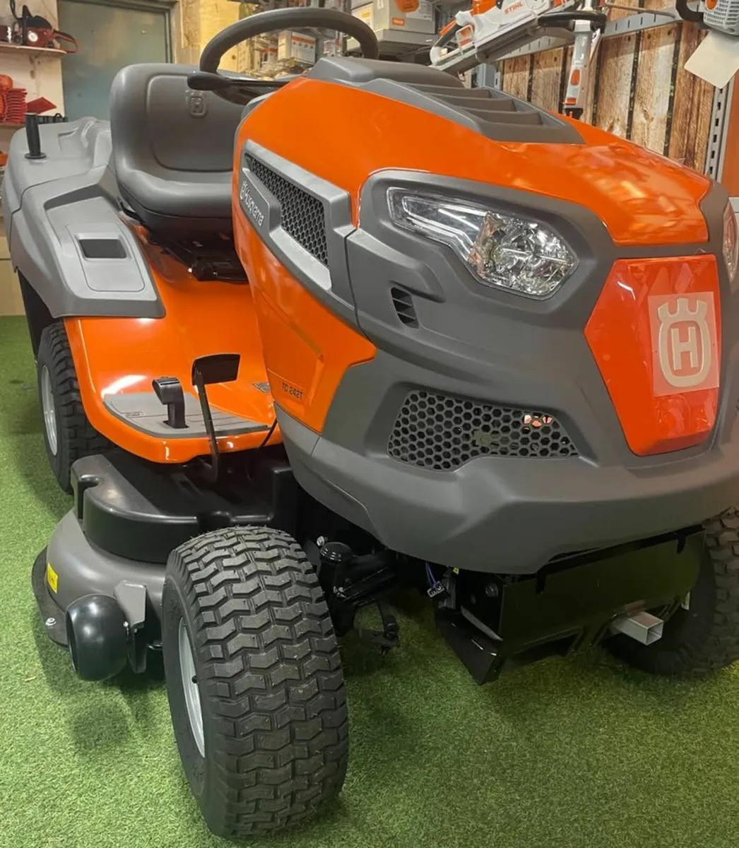 Husqvarna TC242T Ride on lawnmower - Image 1