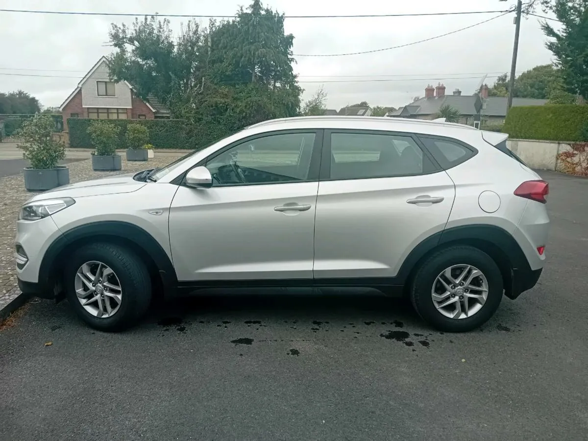 Hyundai tusan nctd and taxed READ ADD - Image 2