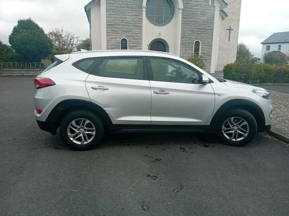 Hyundai tusan nctd and taxed READ ADD - Image 3