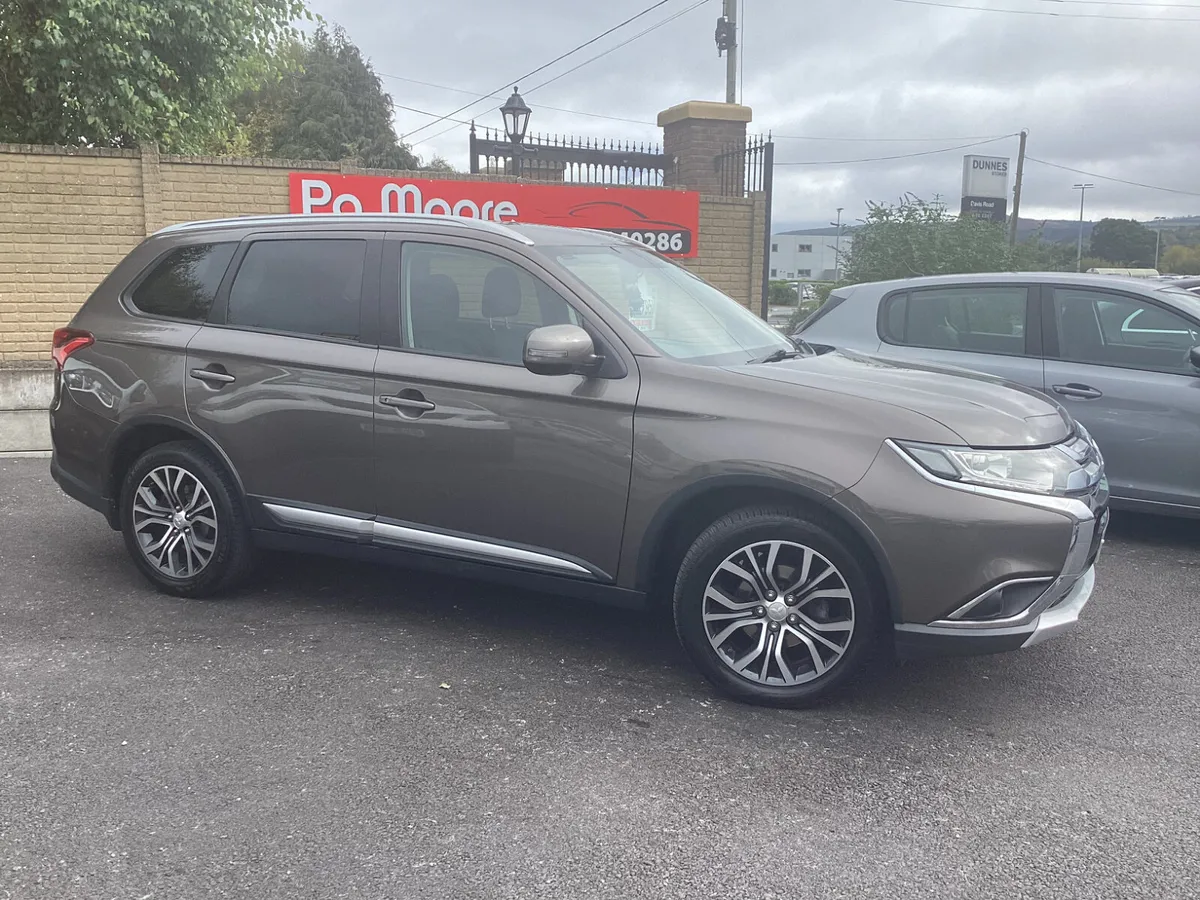 Mitsubishi Outlander ** F.S.H * CAMERA - Image 3