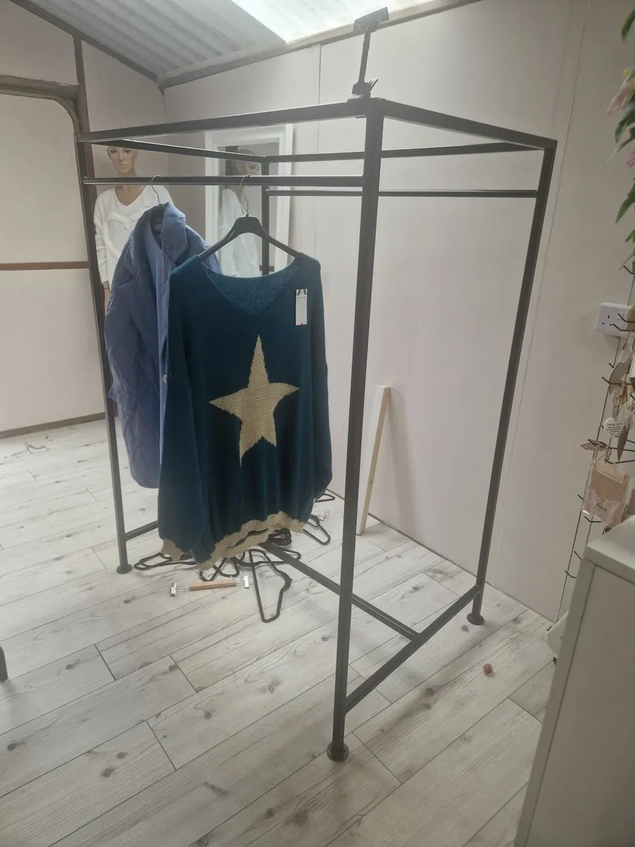 Clothers rail 4ft Lx 2ft 6" W x 5 ft 3