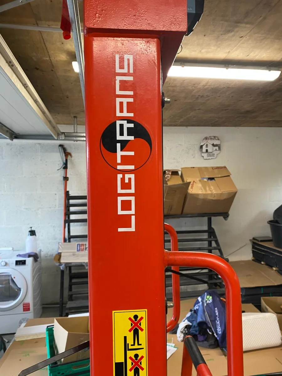 Pallet truck - Image 1