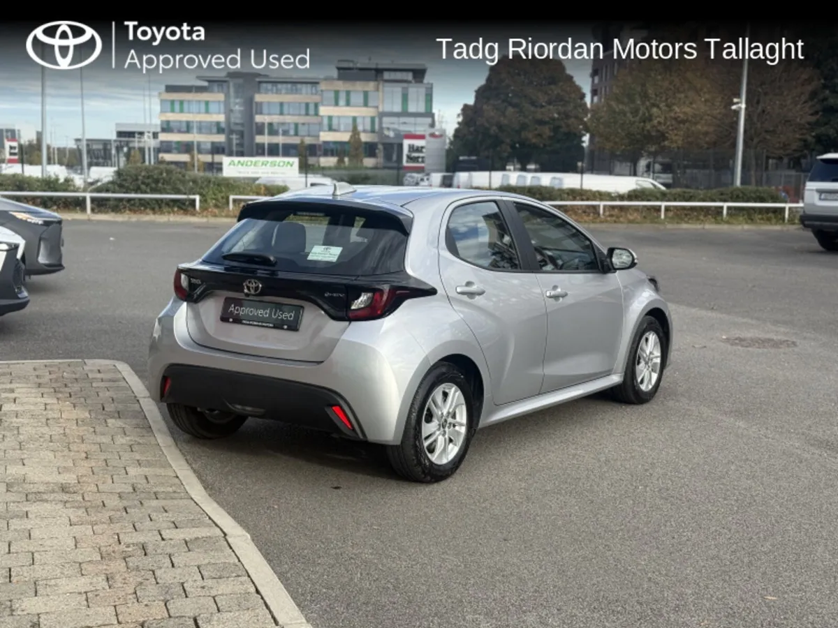 Toyota Yaris HYBRID 115 Luna - Image 2