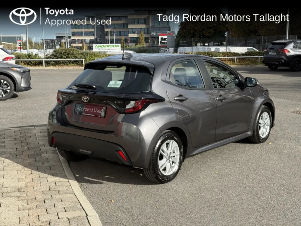 Toyota Yaris HYBRID 115 Luna - Image 2