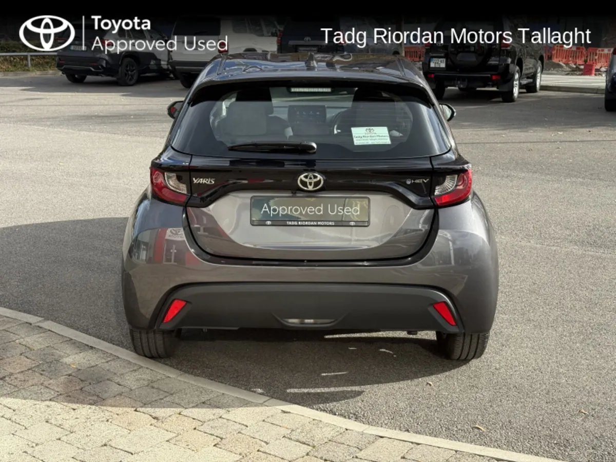Toyota Yaris HYBRID 115 Luna - Image 4