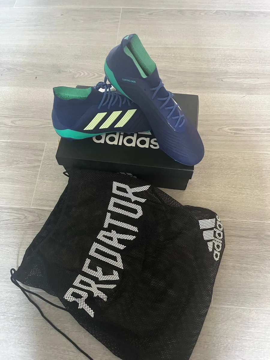 Football boots - Image 1