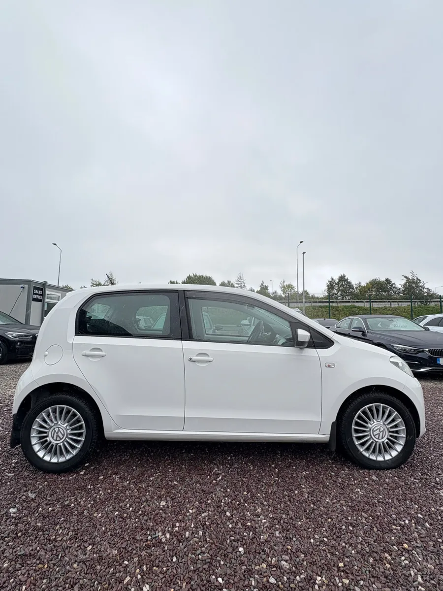 Volkswagen Up ! 1.0 Automatic 2015 Low KM - Image 4