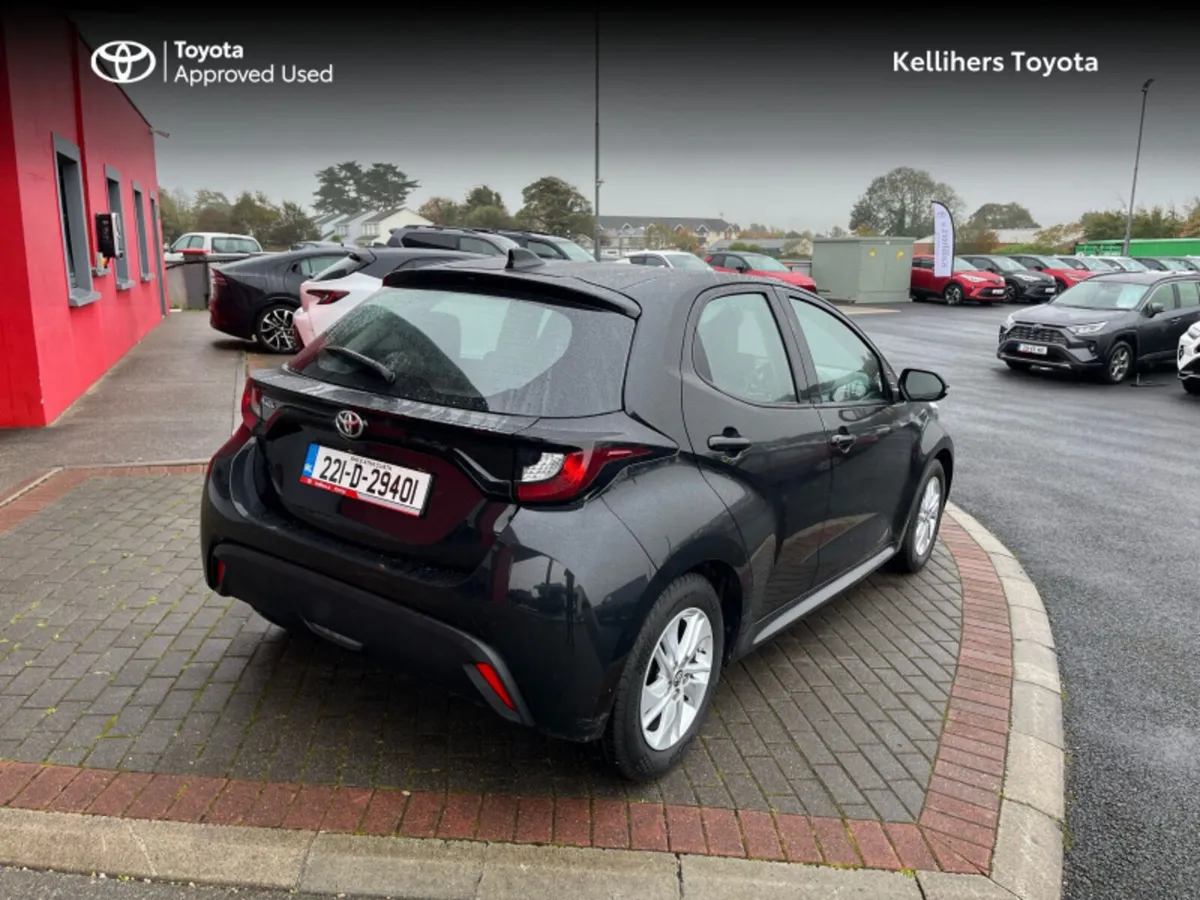 Toyota Yaris YARIS 1.0 LUNA - Image 2