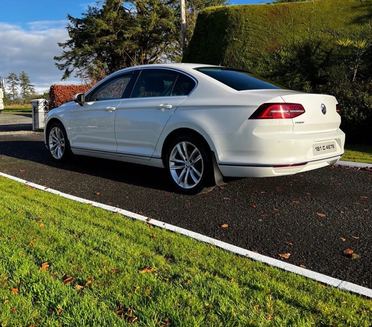 Volkswagen Passat - Image 1