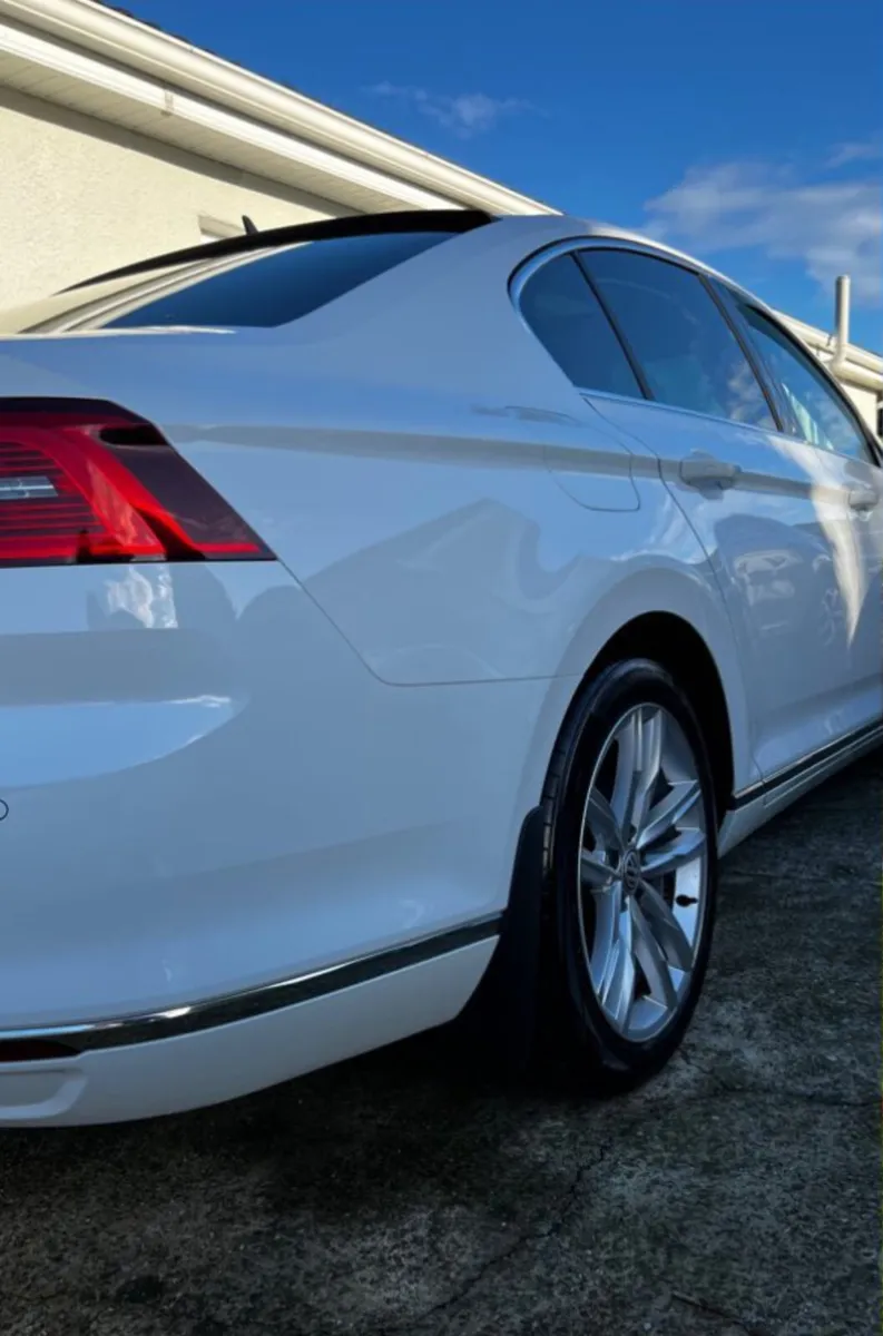 Volkswagen Passat - Image 3