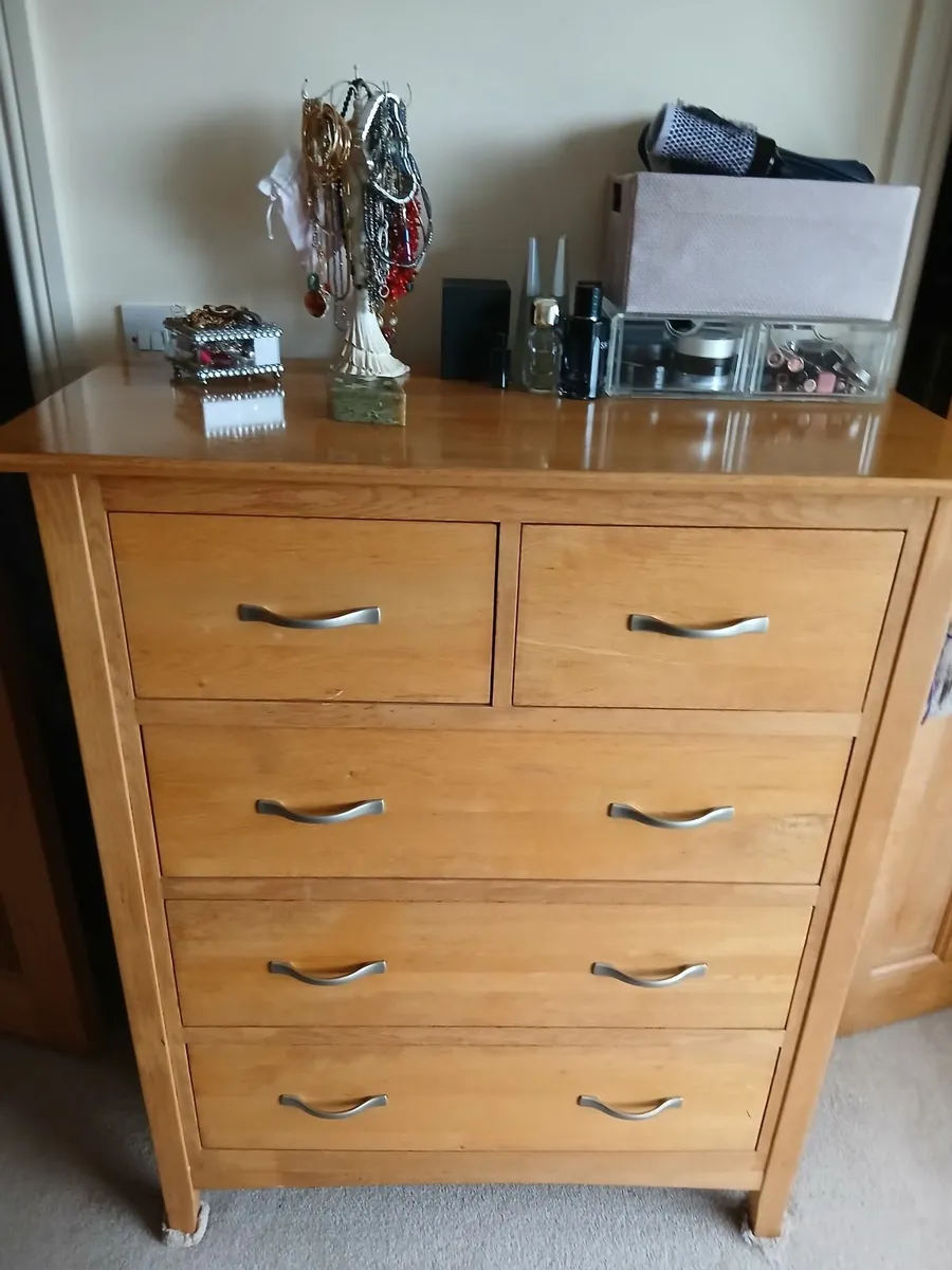bedroom furniture - Image 1